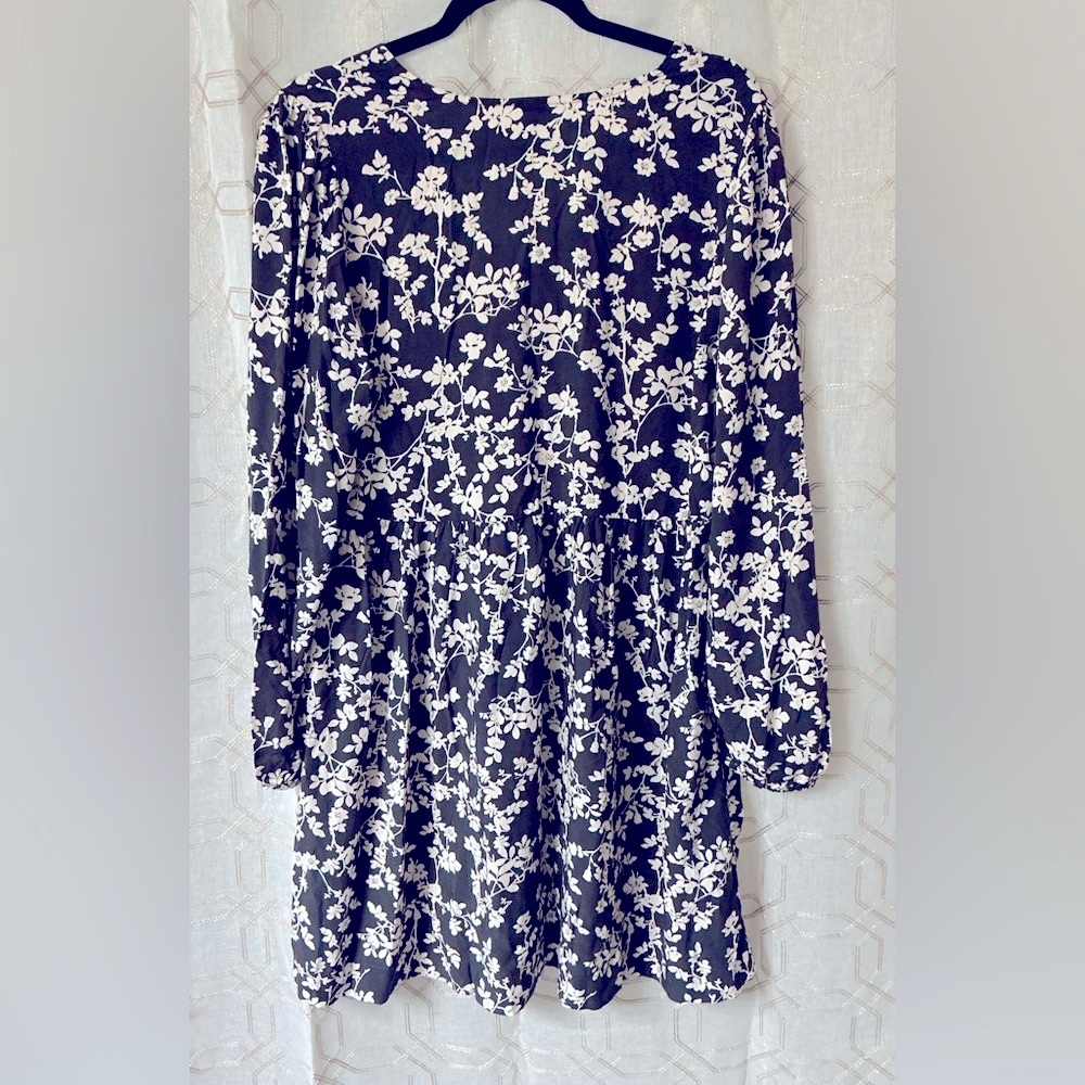 Floral Old Navy White and Gray Long Sleeve Sundress sz L - Picture 3 of 8
